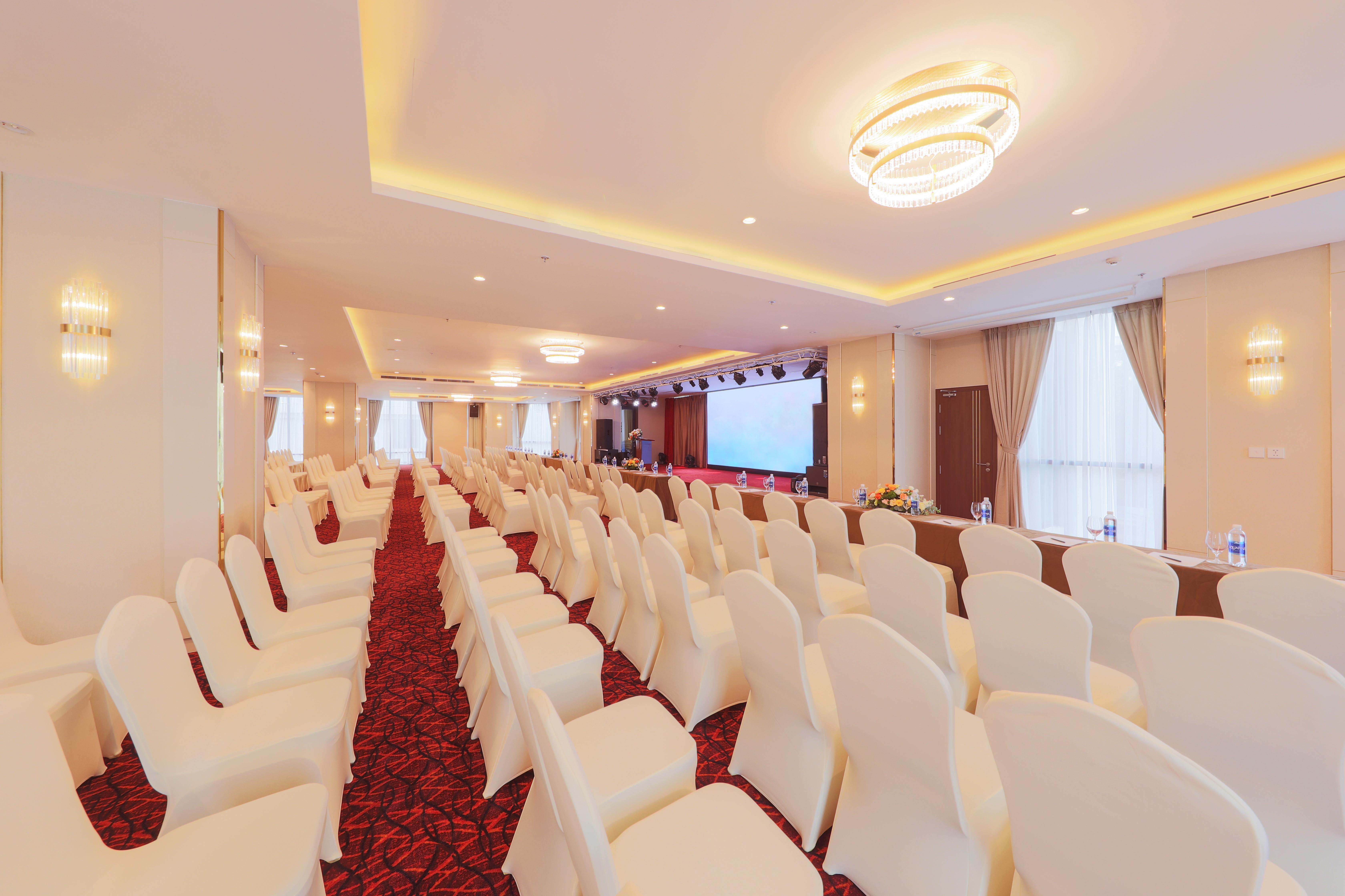 Grand Vista Hà Nội Khách sạn 5*